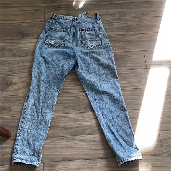 American Eagle High Rise mom jeans - Picture 3 of 3